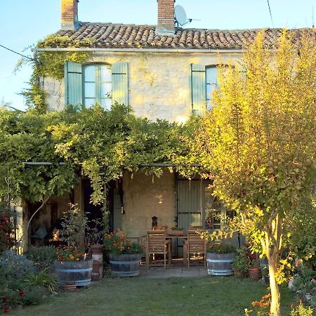 Les Glycines Bed & Breakfast Еме Екстериор снимка
