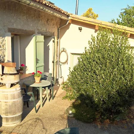 Les Glycines Bed & Breakfast Еме Екстериор снимка