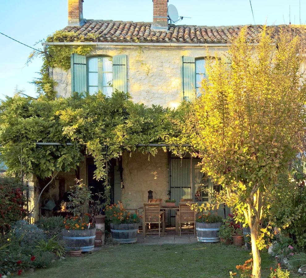 Les Glycines Bed & Breakfast Еме Екстериор снимка