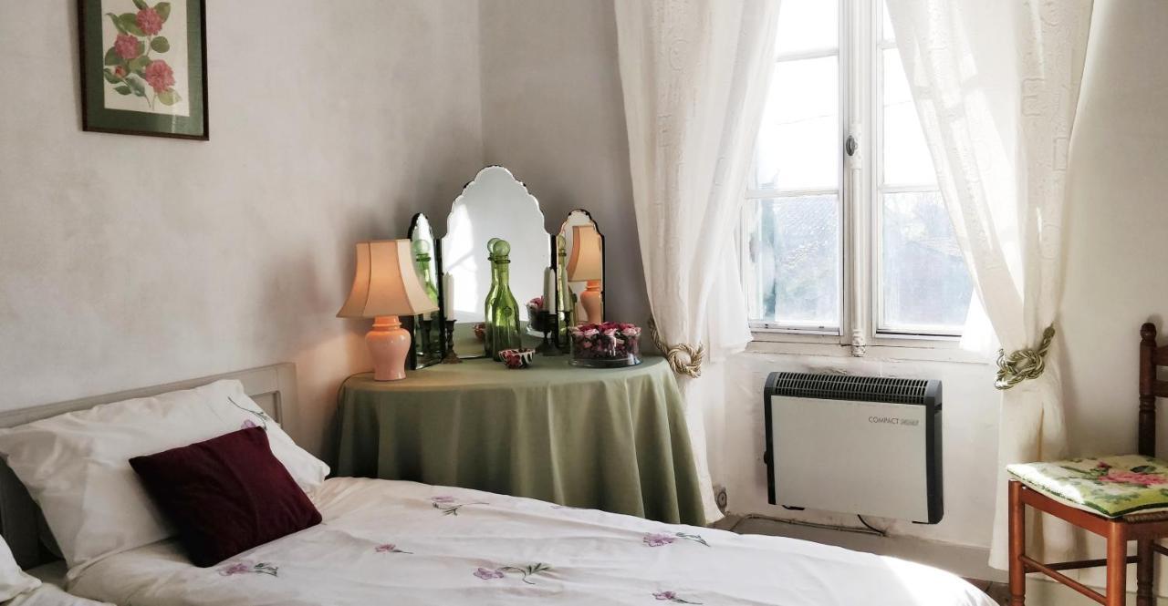 Les Glycines Bed & Breakfast Еме Екстериор снимка