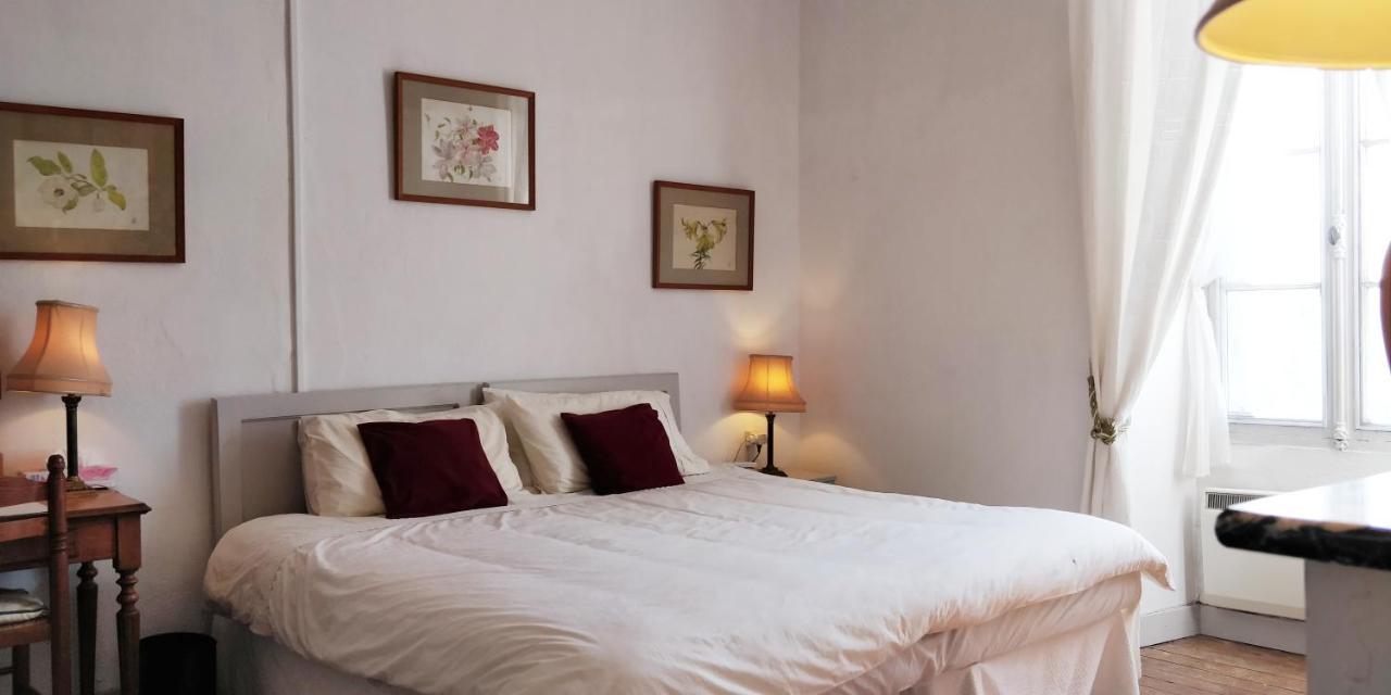 Les Glycines Bed & Breakfast Еме Екстериор снимка