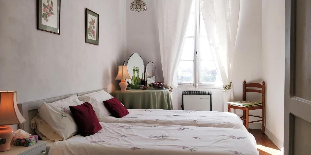 Les Glycines Bed & Breakfast Еме Екстериор снимка