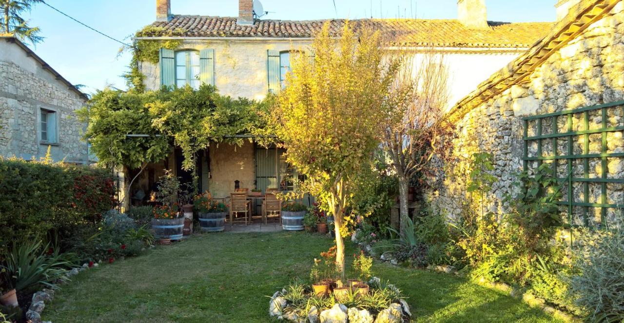 Les Glycines Bed & Breakfast Еме Екстериор снимка