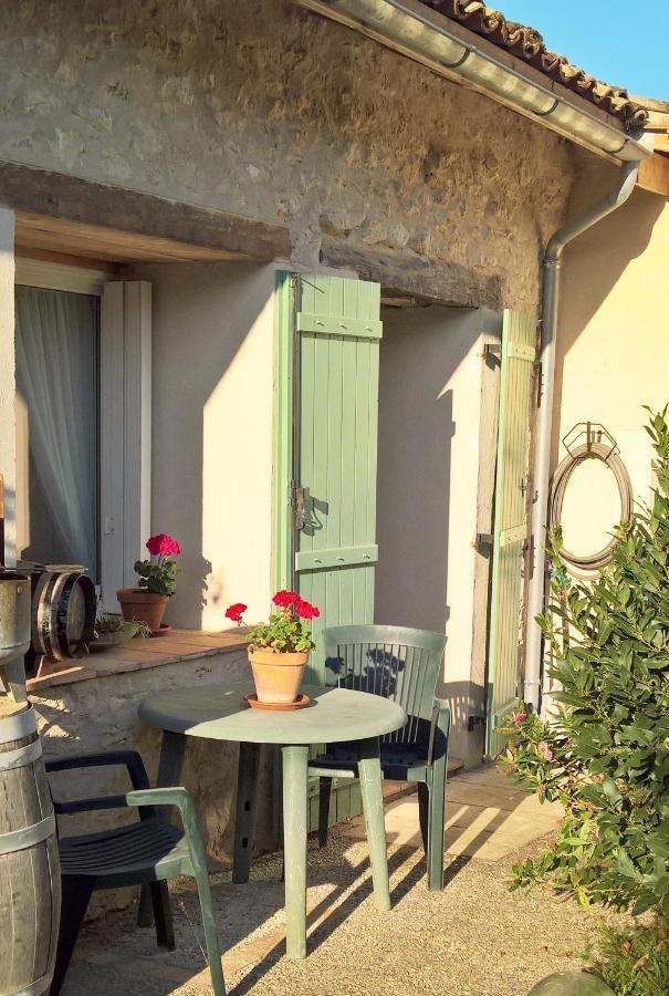 Les Glycines Bed & Breakfast Еме Екстериор снимка